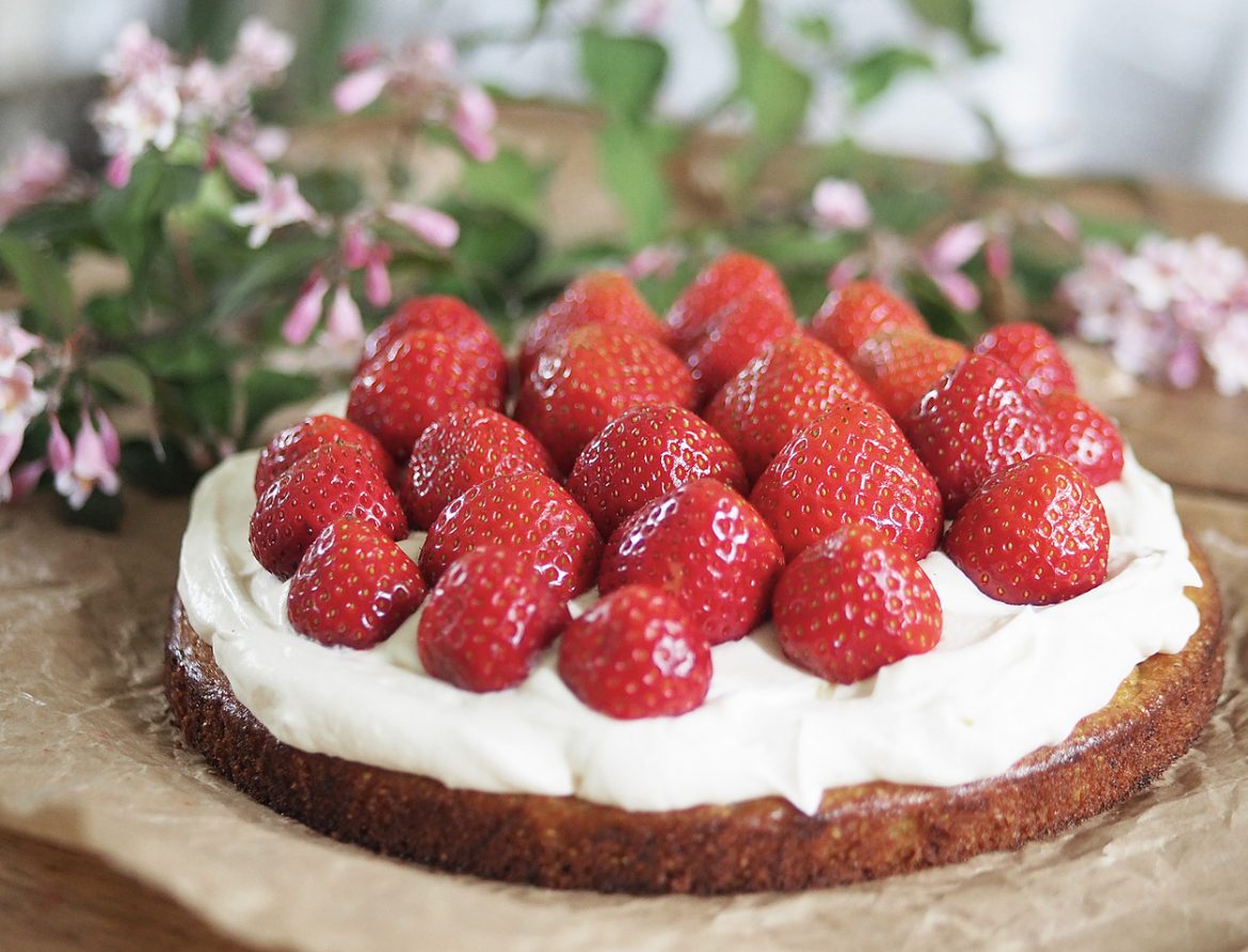 jordgubbstårta LCHF jordgubbstårta LCHF