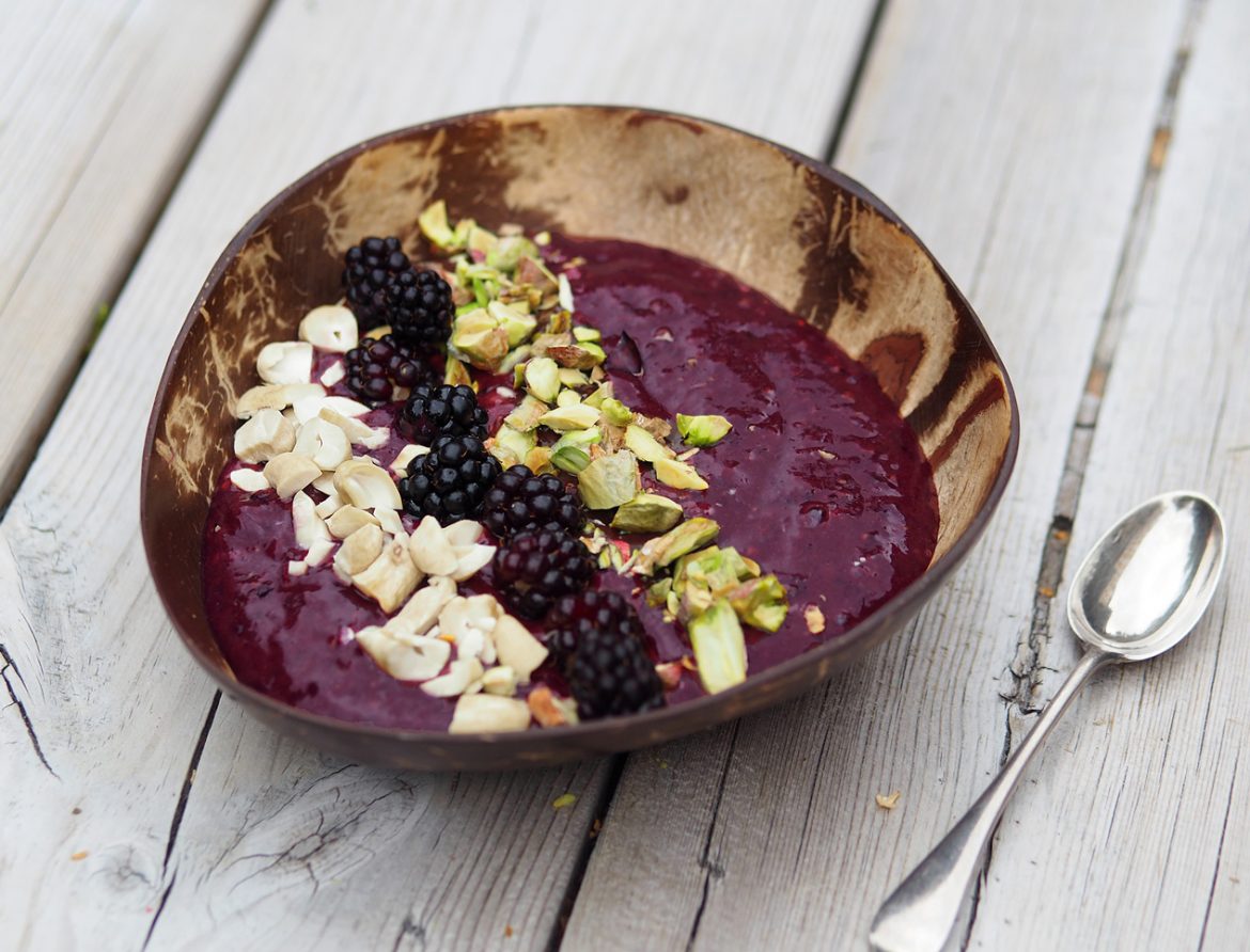 smoothie bowl björnbär smoothie bowl björnbär