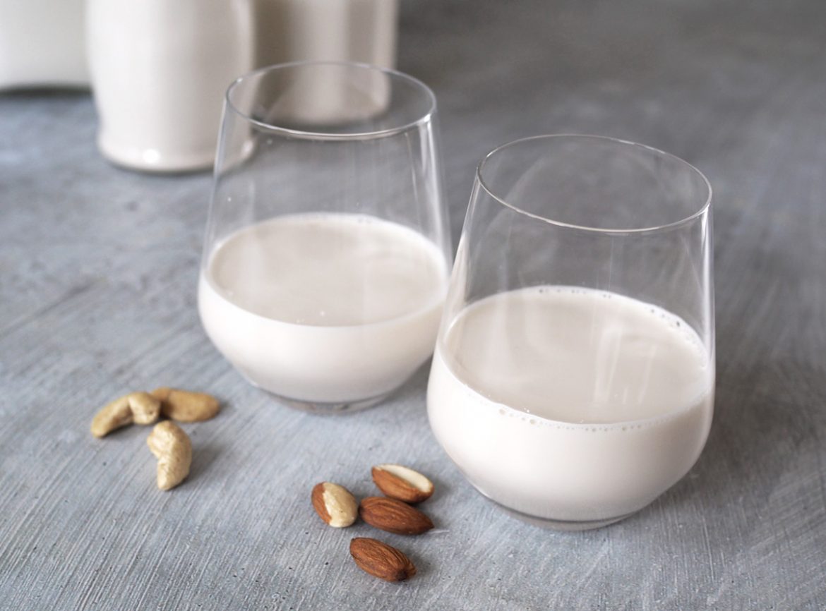 Hemmagjord nötmjölk