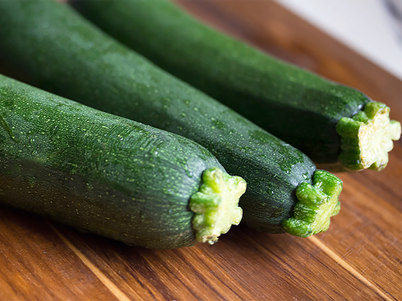 nyttiga grönsaker zucchini